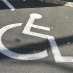 【画像】障がい者の95％が困った経験あり！　罰則はなくとも健常者の「車椅子マークの駐車枠」利用は即刻やめるべき 〜 画像2