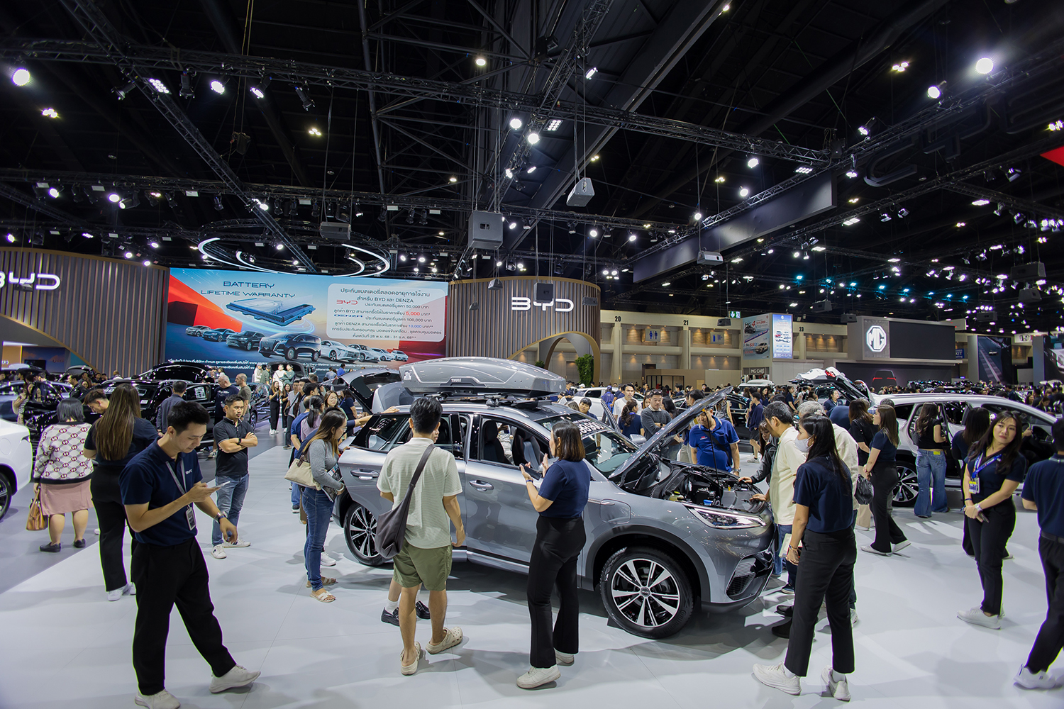 タイでは日本メーカーのHEVと中国のBEVがガチンコバトルを展開中