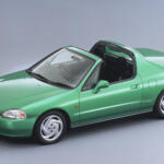 【画像】アルミが買えない人の化粧パーツ……がいまやお宝ってマジか！　廉価グレード御用達のホイールキャップがいまめちゃくちゃ人気になっていた 〜 画像1