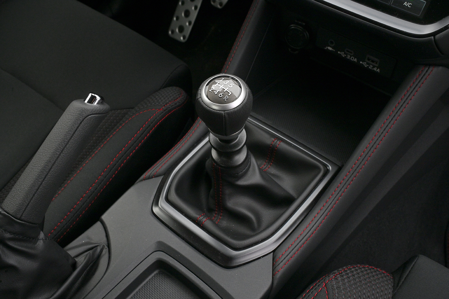 スバル WRX （カナダ仕様）の車内 〜 画像53