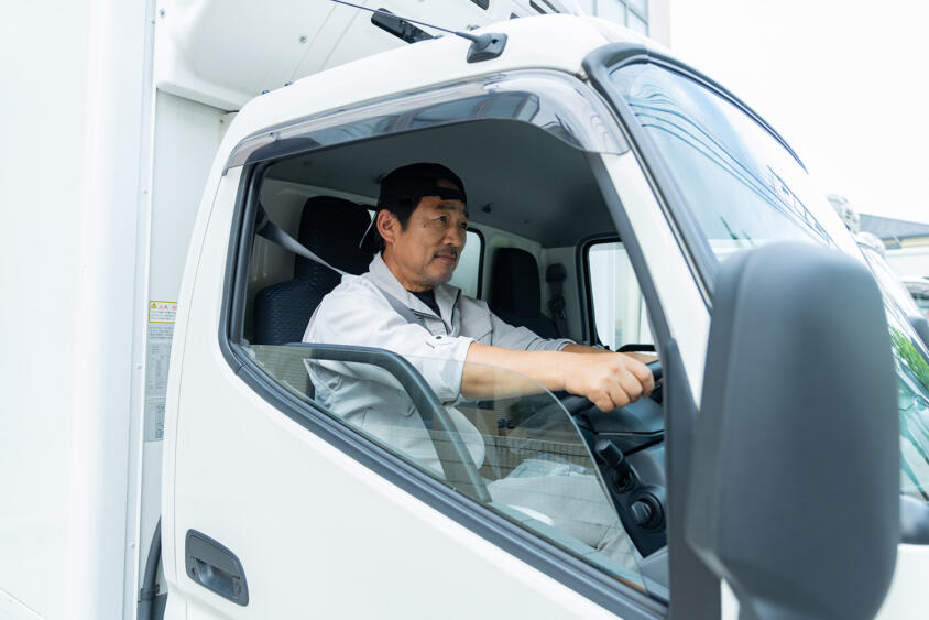 トラックドライバーは刑務所ばりに監視されている！　どこをどう走っているのかだけじゃなく「車内で何をしているか」まで問われる時代だった