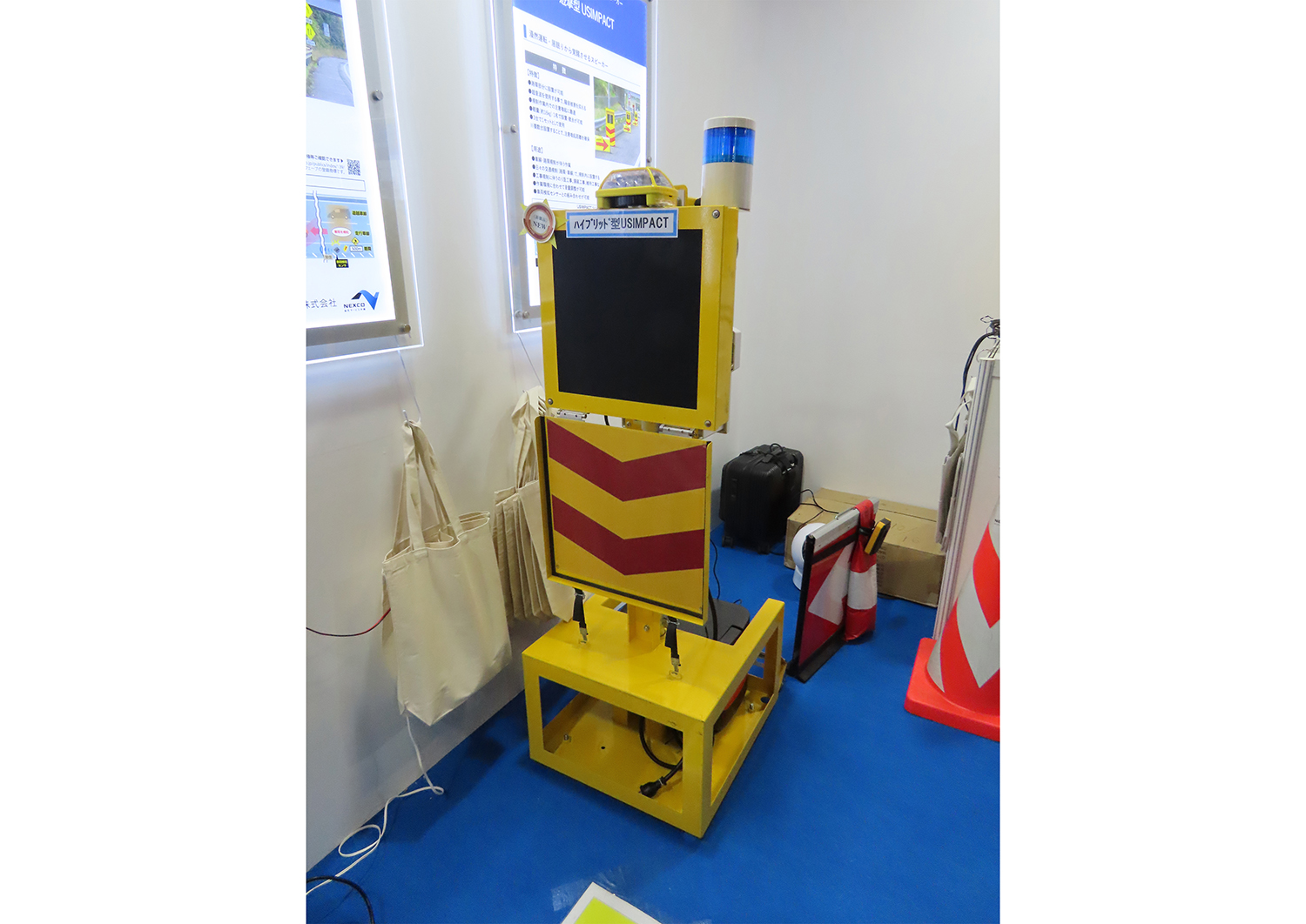 高警告サイレンを備えた看板