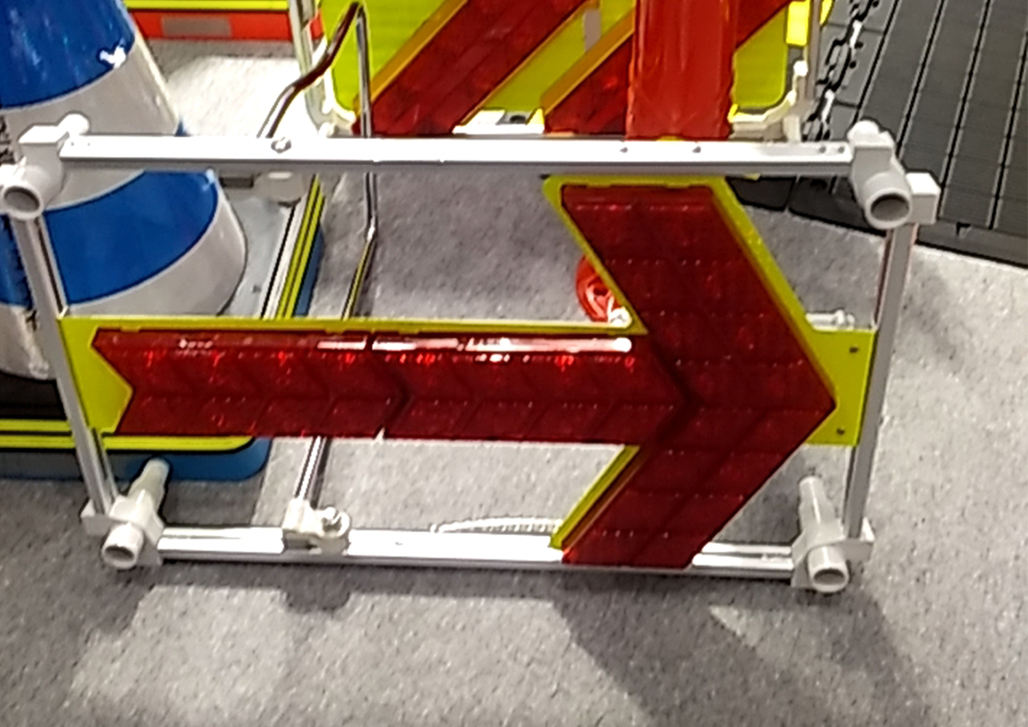 高速道路で働く作業員たちを守る最新の装置とは 〜 画像2