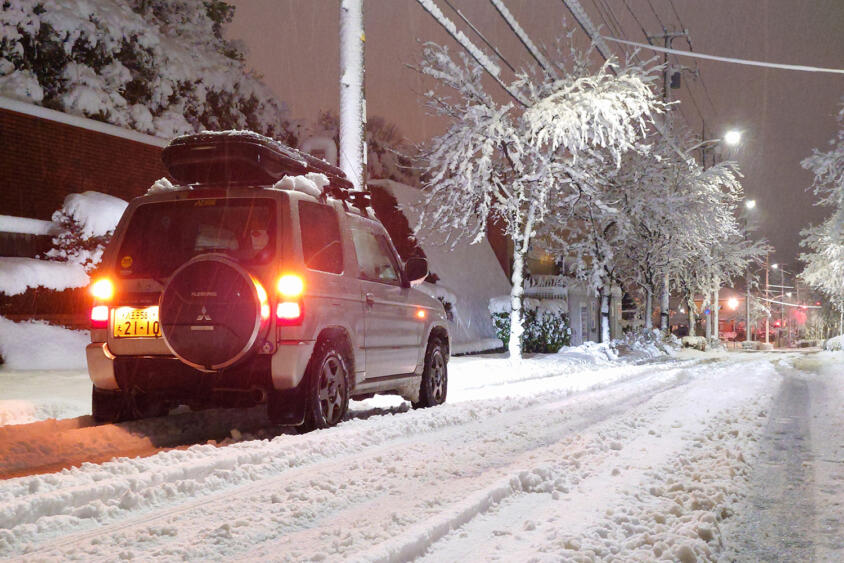 出番は年イチ……降らなきゃゼロなのに数万円も出費する？　非降雪地域の人が「スタッドレスを買わずに」冬を乗り切る方法を考えてみた