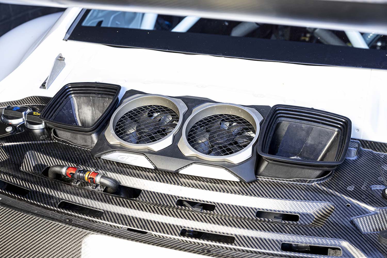 ポルシェ911 GT2 RSクラブスポーツのエンジン 〜 画像3