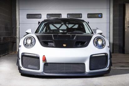 最強のポルシェ911といえば……の問いで必ず名前が挙がる１台！　フェルスタッペンも乗ってた「GT2 RSクラブスポーツ」のポルシェも認めるヤバさ