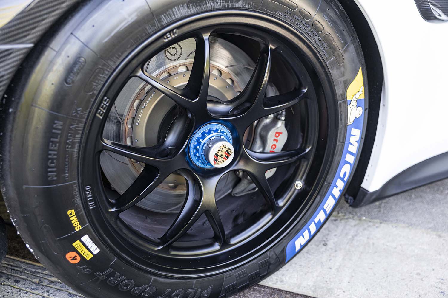 フェルスタッペンもオーナーだった限定200台700馬力の「911 GT2 RSクラブスポーツ」がヤバかった 〜 画像8