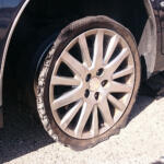 【画像】パンクとは違うタイヤの破裂！　危険極まりない「バースト」が起こる原因と予防策 〜 画像2