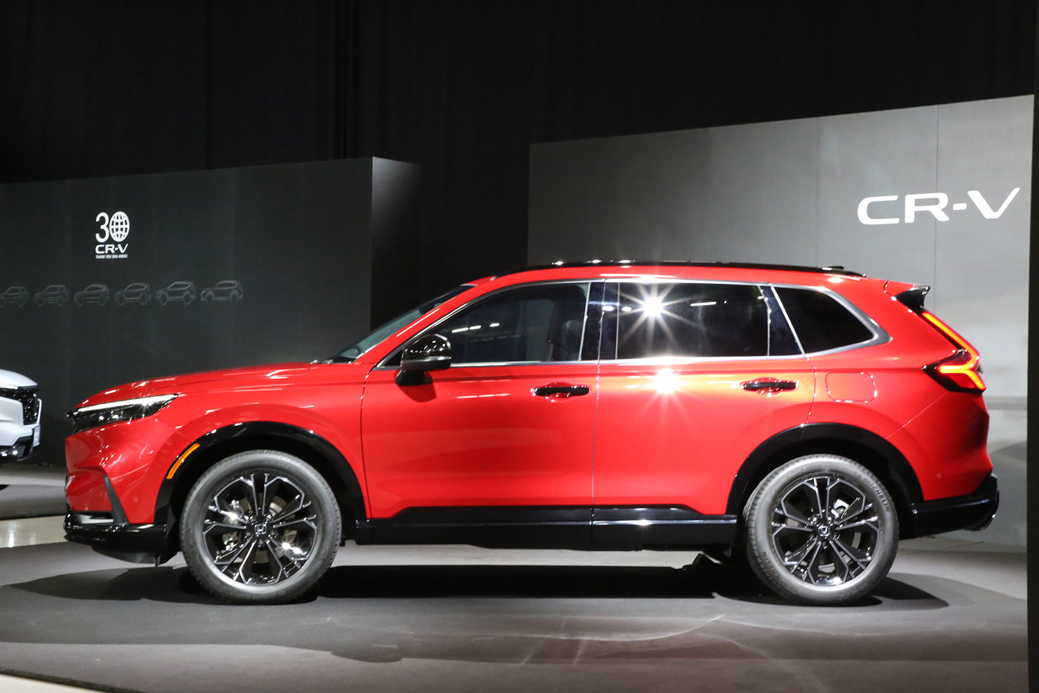 ホンダCR-V e:HEV RSのサイドビュー