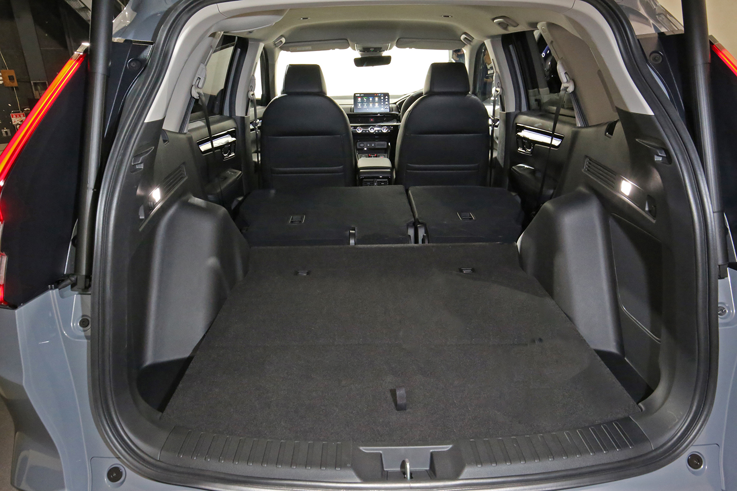 ホンダCR-V e:HEV RSのラゲッジルーム 〜 画像52