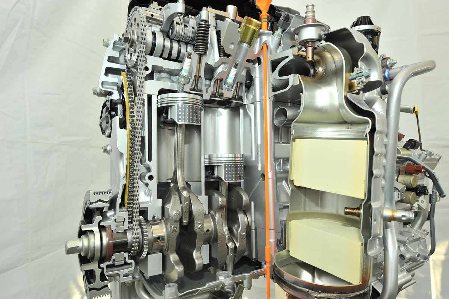 ガソリンエンジンのカットモデル