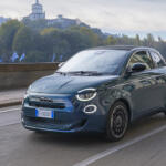 【画像】フィアット500もEVだけになっちゃったか……と思ったらエンジン搭載車が登場だと!?　しかも6速MT「だけ」とかやっぱフィアットはわかってらっしゃる!! 〜 画像1