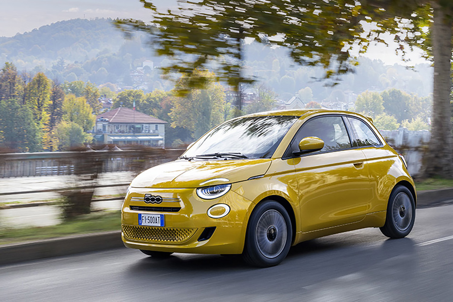 欧州で新登場のフィアット500ハイブリッドの日本導入が待ち切れない 〜 画像3