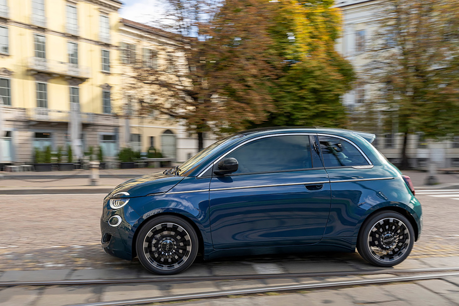 欧州で新登場のフィアット500ハイブリッドの日本導入が待ち切れない 〜 画像5