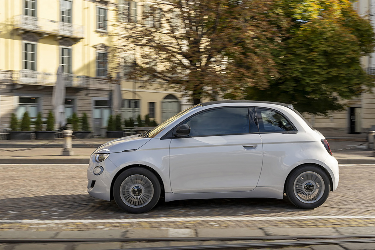 欧州で新登場のフィアット500ハイブリッドの日本導入が待ち切れない 〜 画像6