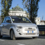 【画像】フィアット500もEVだけになっちゃったか……と思ったらエンジン搭載車が登場だと!?　しかも6速MT「だけ」とかやっぱフィアットはわかってらっしゃる!! 〜 画像9