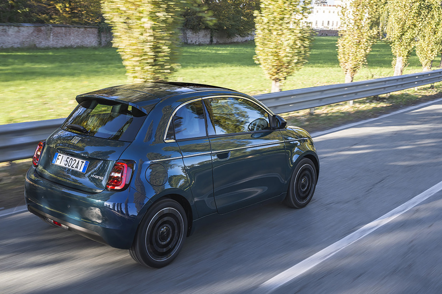 欧州で新登場のフィアット500ハイブリッドの日本導入が待ち切れない 〜 画像10