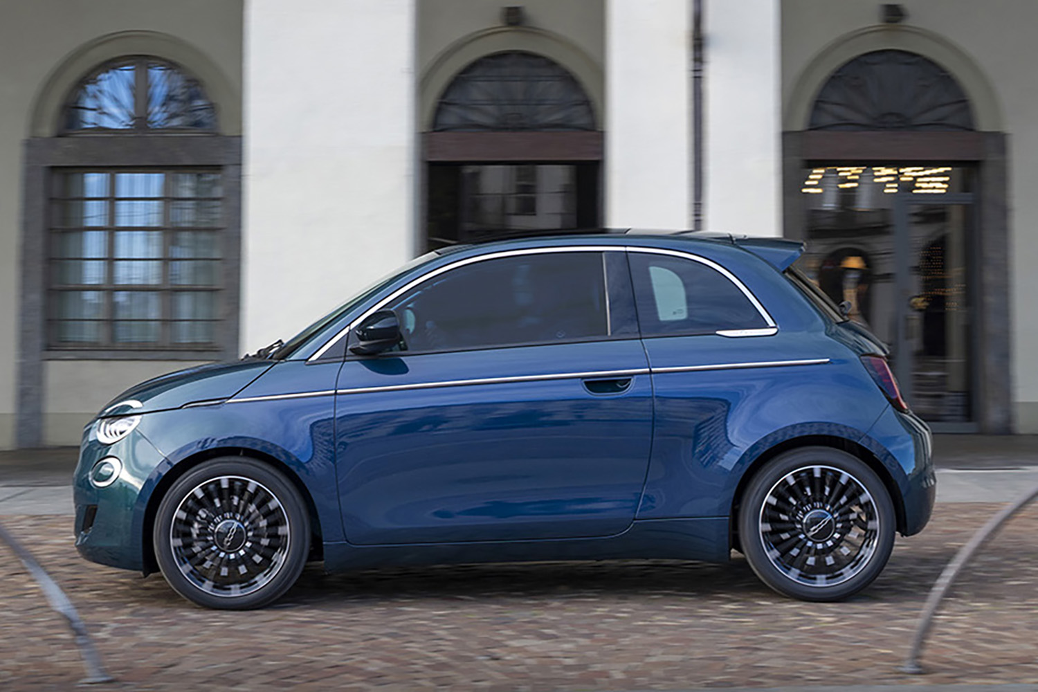 欧州で新登場のフィアット500ハイブリッドの日本導入が待ち切れない 〜 画像13