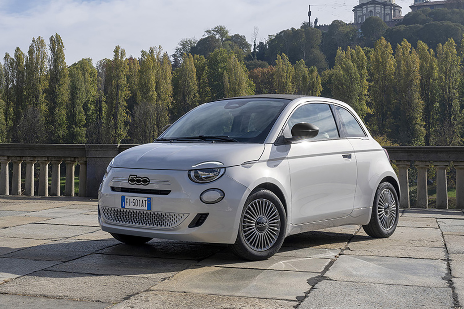 欧州で新登場のフィアット500ハイブリッドの日本導入が待ち切れない 〜 画像19