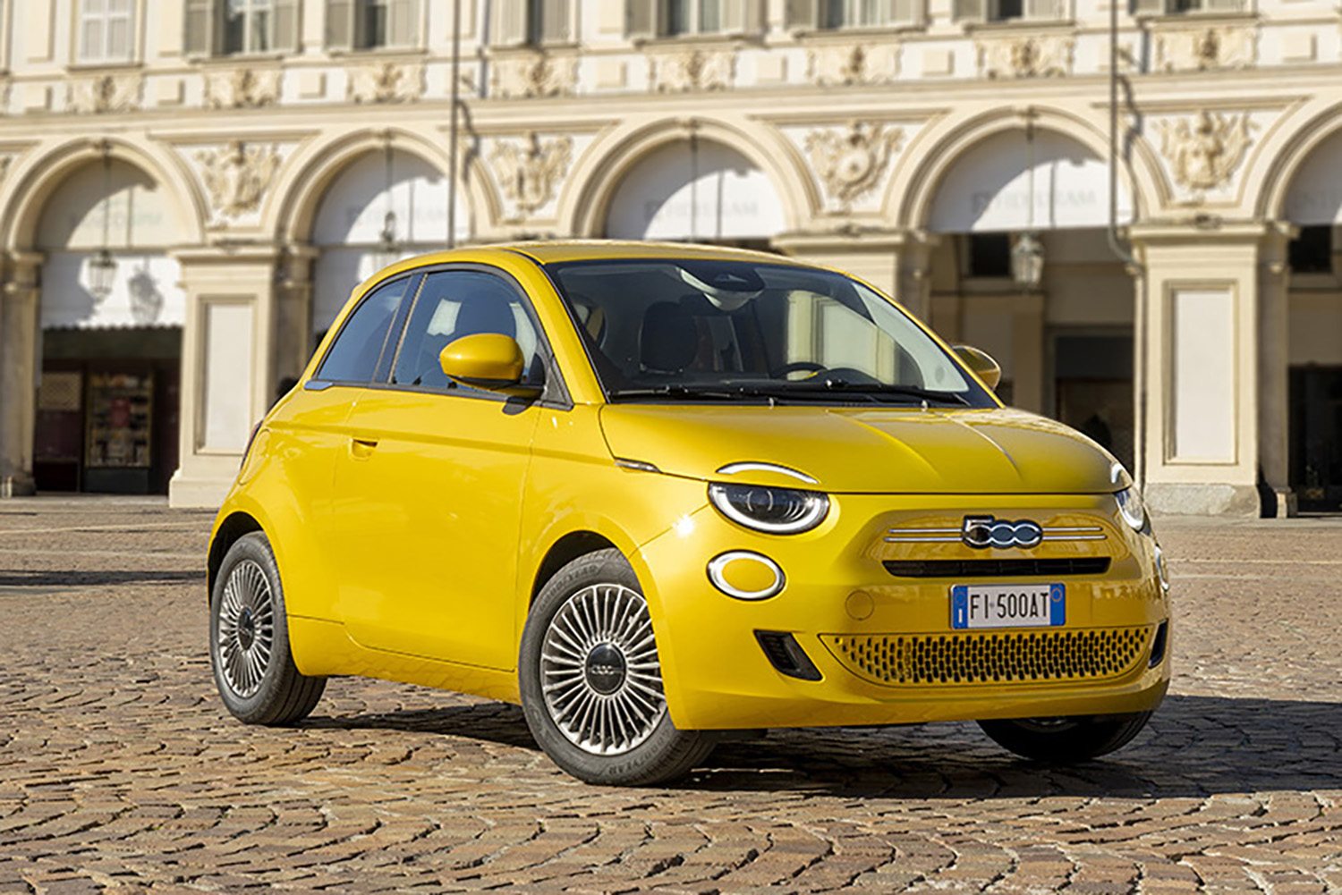 フィアット500ハイブリッドのフロントスタイリング 〜 画像22