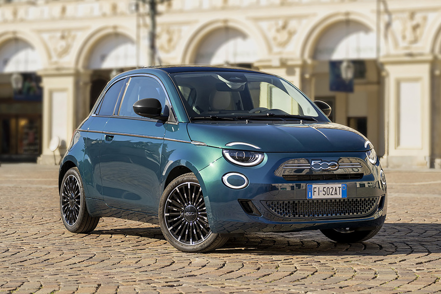 欧州で新登場のフィアット500ハイブリッドの日本導入が待ち切れない 〜 画像23