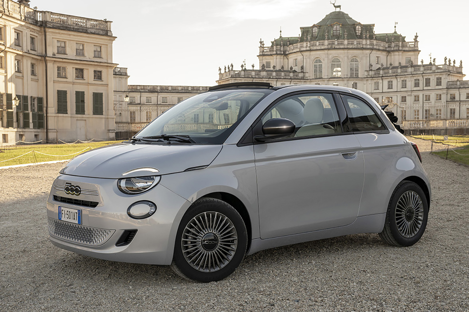 欧州で新登場のフィアット500ハイブリッドの日本導入が待ち切れない 〜 画像24