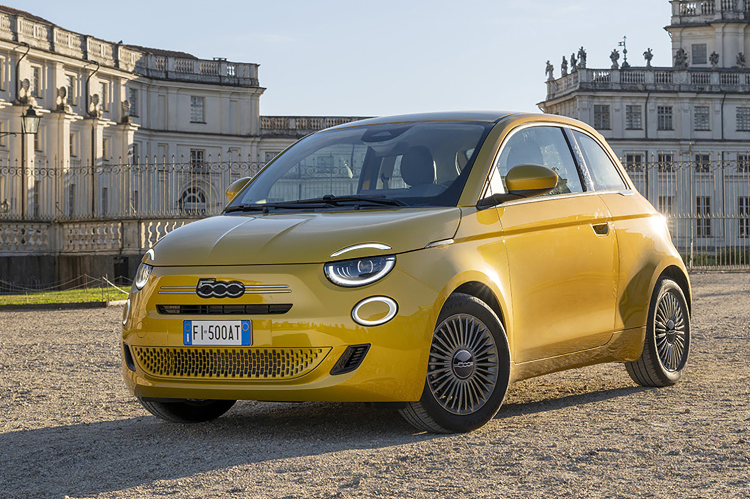 欧州で新登場のフィアット500ハイブリッドの日本導入が待ち切れない 〜 画像27