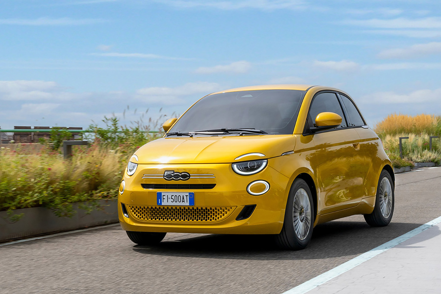 欧州で新登場のフィアット500ハイブリッドの日本導入が待ち切れない 〜 画像61