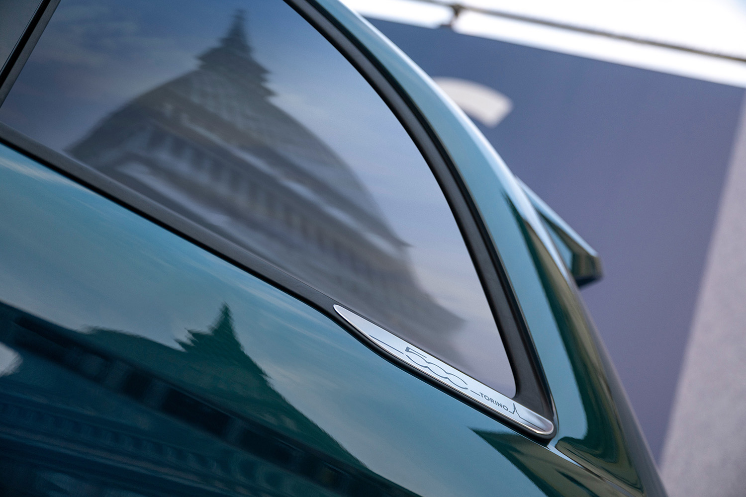 欧州で新登場のフィアット500ハイブリッドの日本導入が待ち切れない 〜 画像76