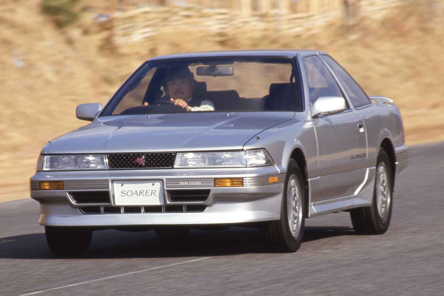 トヨタ・ソアラの走行シーン