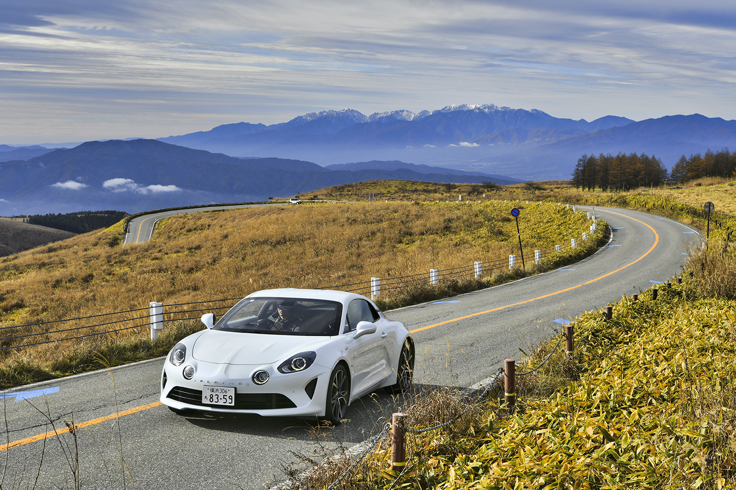 アルピーヌA110アニバーサリーの走行シーン 〜 画像2