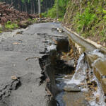 【画像】クルマで地震に遭遇！　置いて逃げるときは「キーをつけたまま」「車検証をもち出す」を忘れずに!! 〜 画像11