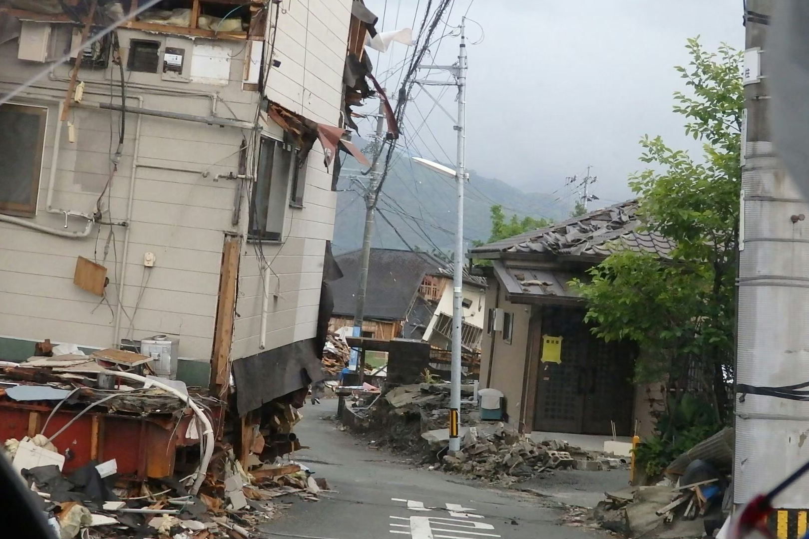 運転中に地震の揺れを感じたらキーを付けたまま車検証だけもち出すのが大正解 〜 画像3