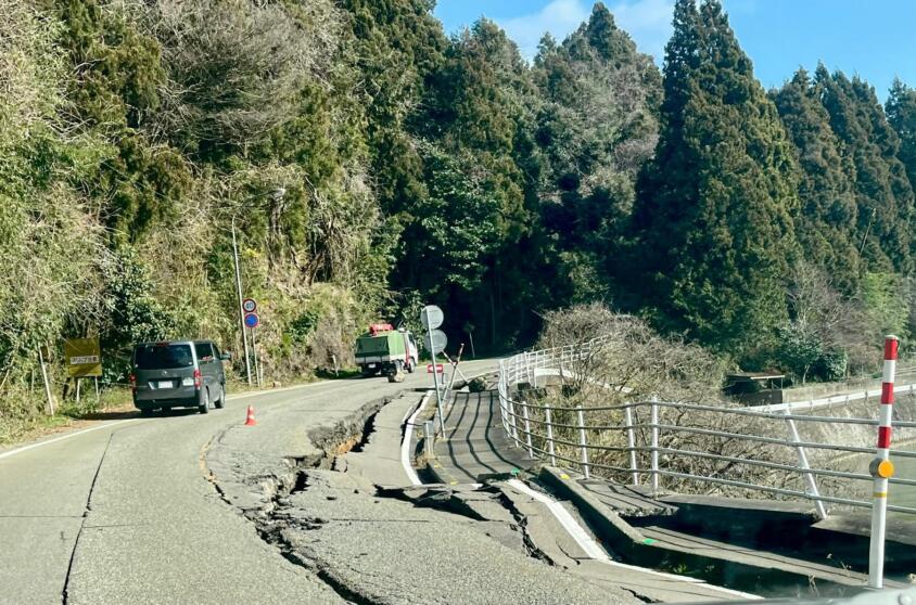 クルマで地震に遭遇！　置いて逃げるときは「キーをつけたまま」「車検証をもち出す」を忘れずに!!