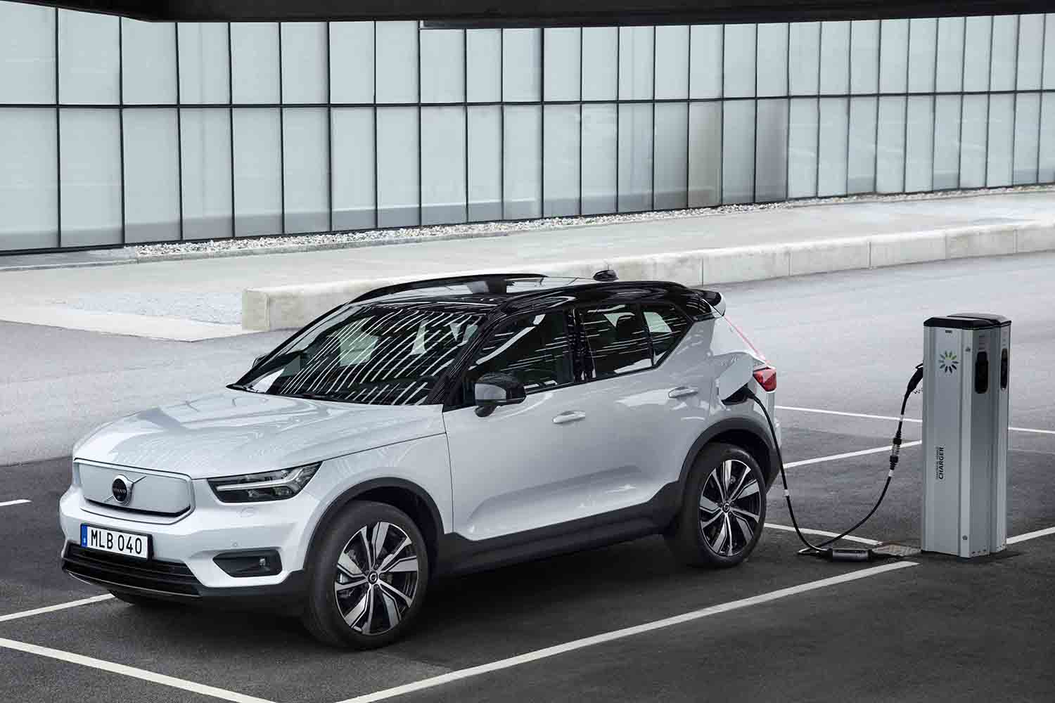 ボルボEX40のフロントスタイリング 〜 画像9