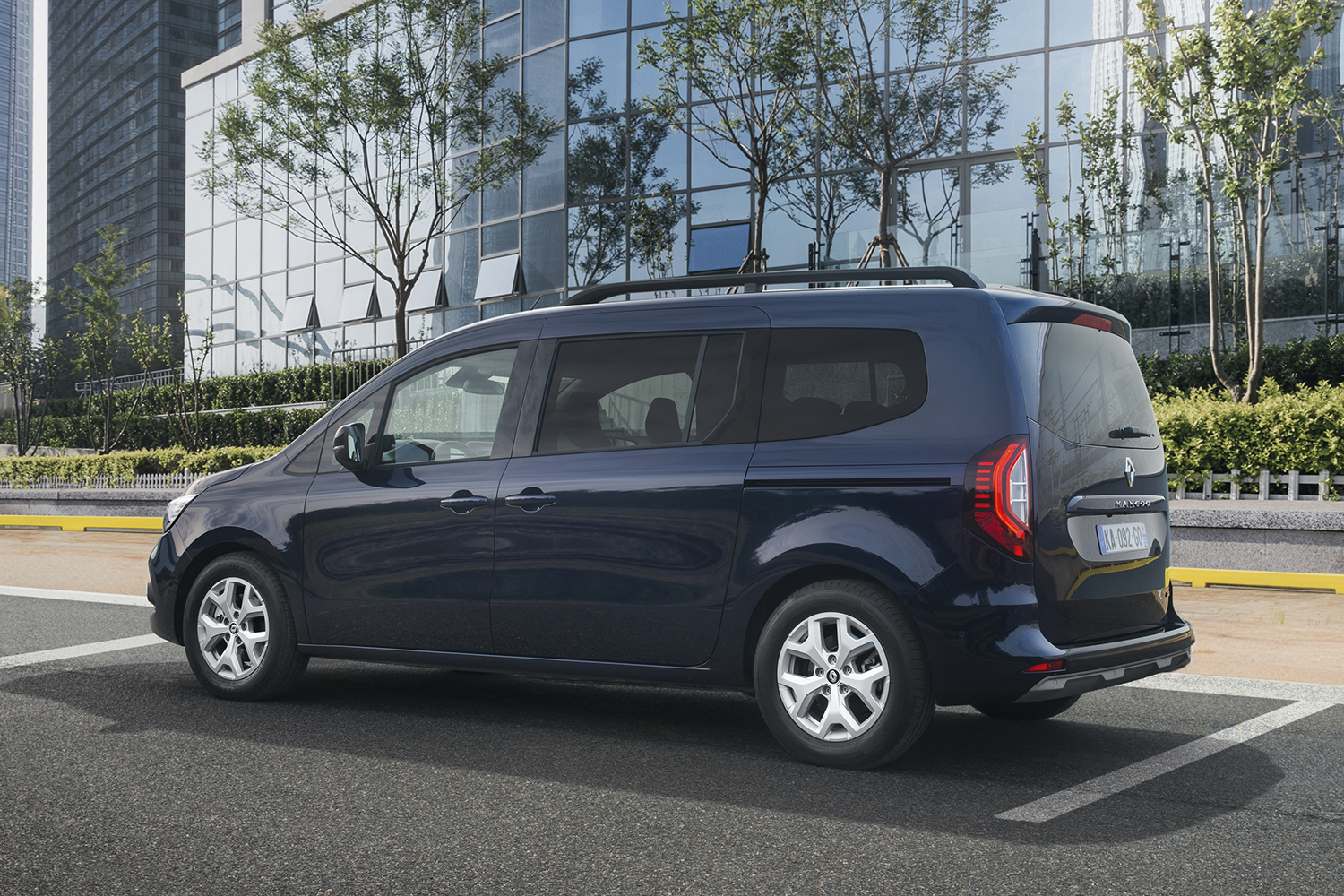 フランスには長いカングーがあった 〜 画像1