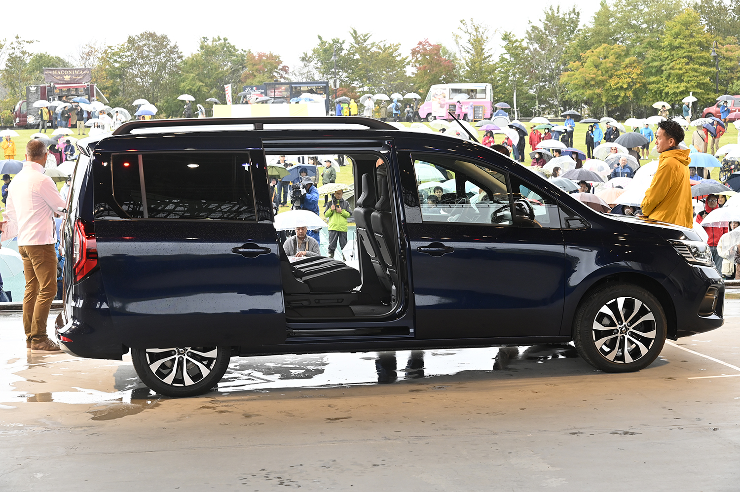 ルノー・グランカングーのサイドビュー