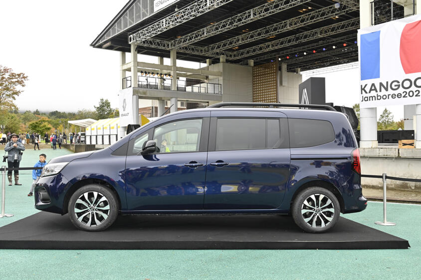 家族多めのカングーファンおまたせ！　まもなく日本導入される３列シートでボディも大きくなった「グランカングー」の気になる中身!!