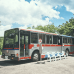 【画像】バスを改造した走るサウナバス略してサバス！　３号車はまるで茶畑のなかで「サ活」ができる癒やし系の仕上がり 〜 画像1