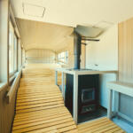 【画像】バスを改造した走るサウナバス略してサバス！　３号車はまるで茶畑のなかで「サ活」ができる癒やし系の仕上がり 〜 画像6