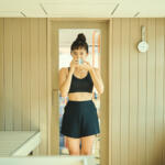 【画像】バスを改造した走るサウナバス略してサバス！　３号車はまるで茶畑のなかで「サ活」ができる癒やし系の仕上がり 〜 画像11