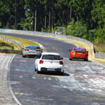 【画像】世界のクルマ好きが一度は走りたい「ニュルブルクリンク」！　超難関サーキットなのにノーヘルに半袖短パンで全開走行OKってなんで?? 〜 画像4