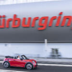 世界のクルマ好きが一度は走りたい「ニュルブルクリンク」！　超難関サーキットなのにノーヘルに半袖短パンで全開走行OKってなんで??