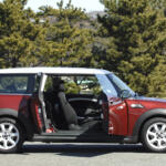 【画像】リヤドア付き「ただし右側のみ」のフィアット500があるってマジ!?　日本人が知らないチンクの日本導入は難しい？ 〜 画像8