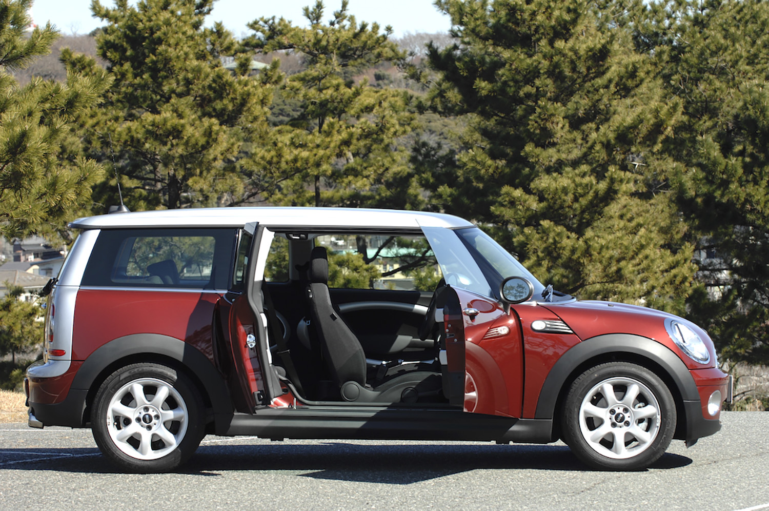 MINIクラブマンのサイドビュー