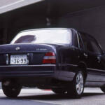 【画像】セダンなのに左右のリヤドアが非対称！　タクシー・乗用・パトカー仕様まで登場した「日産クルー」を知ってるか？ 〜 画像6