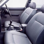 【画像】セダンなのに左右のリヤドアが非対称！　タクシー・乗用・パトカー仕様まで登場した「日産クルー」を知ってるか？ 〜 画像11