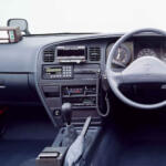 【画像】セダンなのに左右のリヤドアが非対称！　タクシー・乗用・パトカー仕様まで登場した「日産クルー」を知ってるか？ 〜 画像13