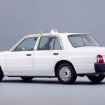 【画像】セダンなのに左右のリヤドアが非対称！　タクシー・乗用・パトカー仕様まで登場した「日産クルー」を知ってるか？ 〜 画像14