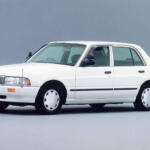 【画像】セダンなのに左右のリヤドアが非対称！　タクシー・乗用・パトカー仕様まで登場した「日産クルー」を知ってるか？ 〜 画像15